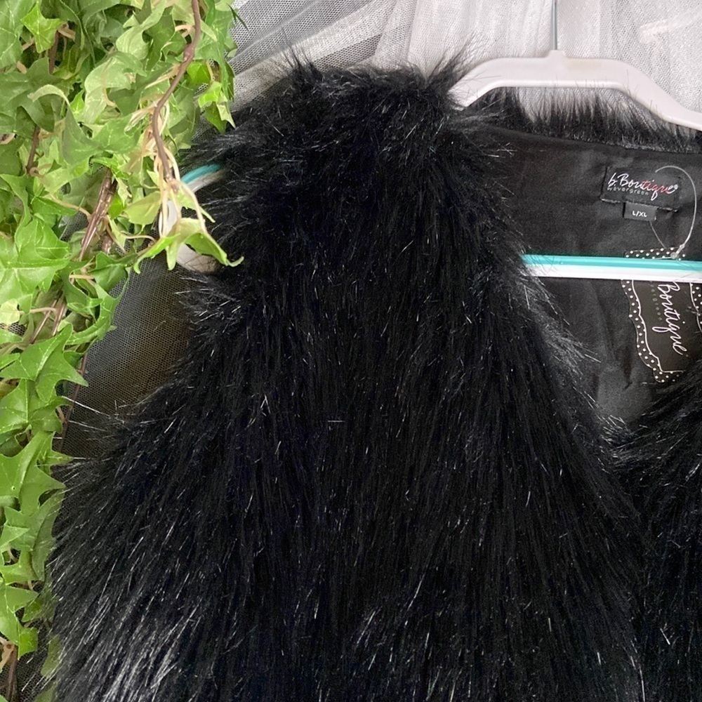 NWT B boutique by Evergreen Faux Fur Vest & Scarf
💕 - Picture 2 of 11
